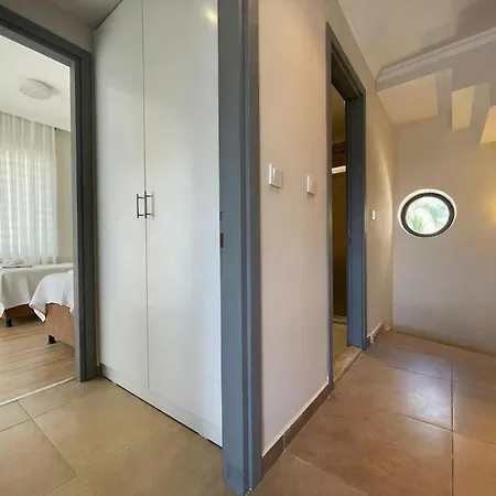 Ela Goecek'te Oezel Havuzlu Luex Fethiye