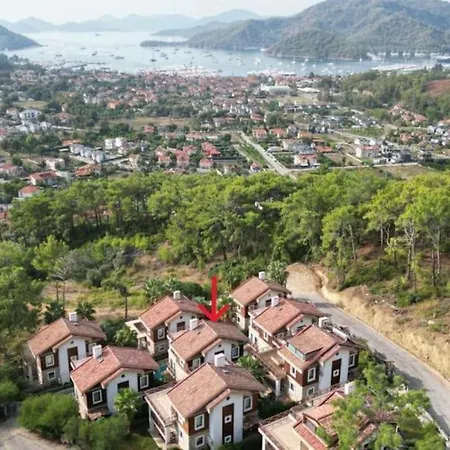 Ela Goecek'te Oezel Havuzlu Luex Villa
